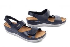 Inblu OE-01KU 004 granatowy, sandały damskie. Niebieskie sandały Inblu, bez wzorów, ze skóry, bez obcasa, na koturnie, bez zapięcia. Za 94.90 zł.