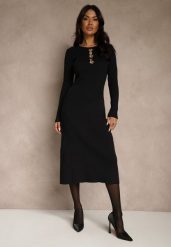 Czarna Prążkowana Sukienka z Dzianiny z Wiskozą Zdobiona Aplikacjami Tusmeira. Czarne sukienki Renee, na spotkanie biznesowe, m, z aplikacjami, z dzianiny, eleganckie, bez kołnierzyka, bez ramiączek, midi, oversize. Za 159.99 zł.