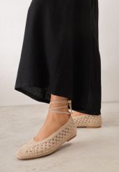 Ciemnobeżowe Szydełkowe Balerinki VICES w Stylu Boho z Wiązaniem Wokół Kostki Nassea. Brązowe baleriny Born2be, w ażurowe wzory, z jeansu, boho, bez obcasa, bez zapięcia. Za 99.99 zł.