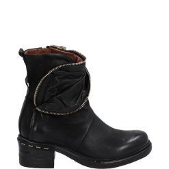 CZARNE BOTKI A52204 NERO. Czarne botki Venezia, bez wzorów, ze skóry, bez obcasa, bez zapięcia. Za 559.00 zł.