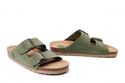 DR. BRINKMANN 701007-07 grun, klapki damskie. Zielone klapki Dr. Brinkmann, bez wzorów, ze skóry, bez obcasa, bez zapięcia. Za 246.42 zł.