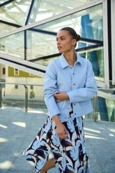 Krótka kurtka błękitna. Niebieskie kurtki MOODO, l, bez wzorów, z poliesteru, bez kaptura. Za 219.99 zł.