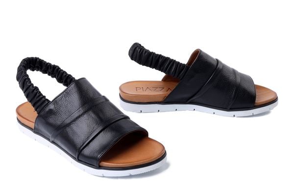 PIAZZA 910221-01 schwarz, sandały damskie. Czarne sandały Piazza, bez wzorów, ze skóry, bez obcasa, bez zapięcia. Za 254.92 zł.