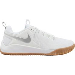 Buty halowe Nike Zoom Hyperace 2 LE. Białe buty treningowe Nike, bez wzorów, bez zapięcia, do siatkówki, nike zoom. W wyprzedaży za 425.50 zł.