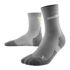 Skarpety kompresyjne sportowe damskie CEP Ultralight krótkie. Szare skarpetki CEP, bez wzorów, z materiału. Za 74.00 zł.