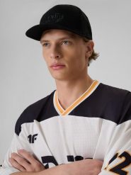 4F Czapka z daszkiem snapback uniseks 4F x Drift Masters - czarna L/XL. Czarne czapki z daszkiem 4f, z aplikacjami, z bawełny, klasyczne. Za 129.99 zł.