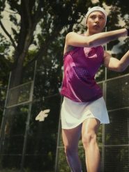 4F Koszulka bez rękawów tenisowa regular szybkoschnąca damska - fioletowa XS. Fioletowe t-shirty sportowe 4f, xs, bez wzorów, bez ramiączek, na fitness i siłownię. Za 99.99 zł.