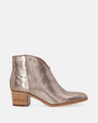 Złote kowbojki ze skóry naturalnej V021LEGOOBB027. Żółte botki Venezia, bez wzorów, ze skóry, bez obcasa, bez zapięcia. Za 939.00 zł.