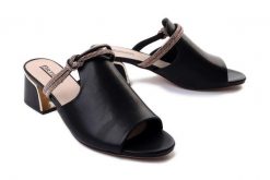 ARTIKER RELAKS 52C2520 czarno-złoty, klapki damskie. Żółte klapki Artiker Relaks, bez wzorów, ze skóry, bez obcasa, na obcasie, bez zapięcia. Za 229.90 zł.