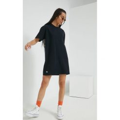 Superdry sukienka bawełniana kolor czarny mini oversize. Czarne sukienki Superdry, l, bez wzorów, z bawełny, bez kołnierzyka, bez ramiączek, mini, oversize. Za 229.99 zł.