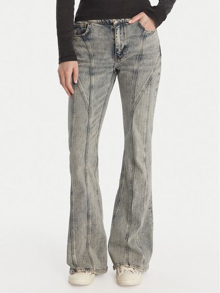 Guess Jeansy W6RA2 WD6671 Niebieski. Niebieskie jeansy Guess, z aplikacjami, z bawełny. Za 455.99 zł.