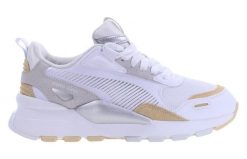 Buty do chodzenia damskie Puma Rs 3.0 Metallic Wns. Białe buty treningowe Puma, bez wzorów, z materiału, bez zapięcia, trekkingowe. Za 418.00 zł.