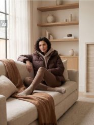 Pikowana kurtka puffer ze stójką z dodatkiem puchu i pierza - brązowy. Brązowe kurtki Sinsay, l, bez wzorów, z puchu, bez kaptura. Za 139.99 zł.