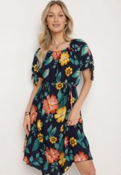 Granatowa Bawełniana Sukienka w Kwiatowy Wzór z Wiązaniem w Talii i na Rękawach Tosmira. Niebieskie sukienki Born2be, na co dzień, xl, bez wzorów, z bawełny, eleganckie, bez kołnierzyka, bez ramiączek, midi. W wyprzedaży za 55.24 zł.