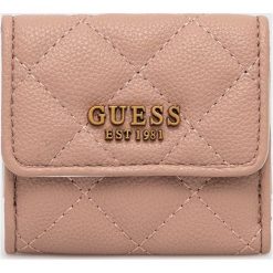 Guess portfel damski kolor różowy. Czerwone portfele Guess, z aplikacjami. Za 219.99 zł.