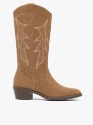 Beżowe kozaki kowbojki z przeszyciami. Brązowe kozaki Ryłko, bez wzorów, z jeansu, eleganckie, bez obcasa, na obcasie, bez zapięcia. Za 599.99 zł.