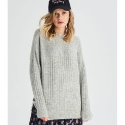 Szary sweter - Jasny szar. Swetry marki Sinsay. Za 39.99 zł.