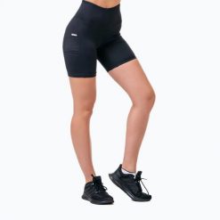 Spodenki treningowe damskie NEBBIA Biker Fit & Smart. Czarne szorty sportowe Nebbia, bez wzorów, na fitness i siłownię. Za 149.99 zł.