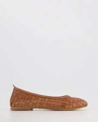 BALERINY Z PLECIONKĄ E201 COCONUT. Baleriny Venezia, bez wzorów, ze skóry, bez obcasa, bez zapięcia. Za 239.00 zł.