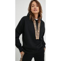 Calvin Klein Jeans bluza damska kolor czarny z kapturem gładka. Czarne bluzy Calvin Klein Jeans, l, bez wzorów, z jeansu, bez ramiączek, z kapturem. W wyprzedaży za 313.99 zł.