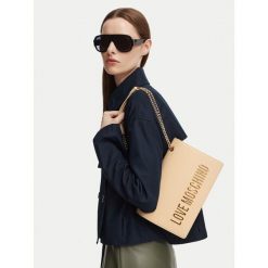 Torebka LOVE MOSCHINO. Brązowe torebki klasyczne Love Moschino, bez wzorów, klasyczne, bez dodatków. Za 949.99 zł.