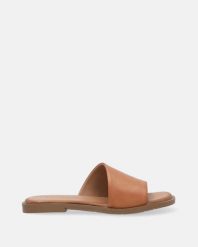 BRĄZOWE KLAPKI DAMSKIE H2849 074 TAN. Brązowe klapki Venezia, bez wzorów, ze skóry, bez obcasa, bez zapięcia. Za 279.00 zł.