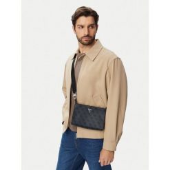 Saszetka Guess. Czarne nerki i saszetki Guess, z aplikacjami, młodzieżowe, bez dodatków. Za 311.99 zł.