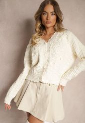 Beżowy Kardigan w Stylu Oversize z Guzikami i Ozdobnymi Tłoczeniami Palabia. Brązowe swetry Renee, na zimę, bez wzorów, bez ramiączek. W wyprzedaży za 143.99 zł.