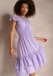 Fioletowa Rozkloszowana Sukienka Midi z Gumką w Talii i Koronkowym Dekoltem Panita. Fioletowe sukienki Renee, l, bez wzorów, z koronki, boho, bez kołnierzyka, bez ramiączek, midi, rozkloszowane. W wyprzedaży za 167.99 zł.
