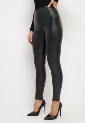 Czarne Legginsy z Ekoskóry z Guzikami Wysokim Stanem i Gumką w Talii Sintheria. Czarne legginsy Born2be, z aplikacjami, z jeansu, eleganckie. Za 24.99 zł.