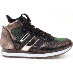McArthur Buty Sportowe. Brązowe buty treningowe McArthur, bez wzorów, ze skóry, bez zapięcia, trekkingowe. W wyprzedaży za 69.00 zł.