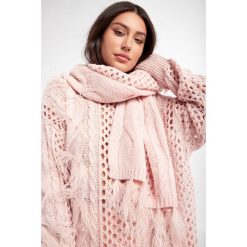 Szal TWINSET. Czerwone szaliki i kominy Twinset Milano, w ażurowe wzory, ze splotem. Za 739.00 zł.