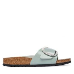 Klapki Birkenstock. Zielone klapki Birkenstock, bez wzorów, bez obcasa, bez zapięcia. Za 599.99 zł.