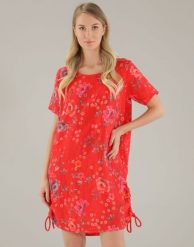 Sukienka w kwiaty. Sukienki Unisono, l, bez wzorów, z tkaniny, bez kołnierzyka, bez ramiączek, mini. Za 239.00 zł.