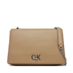 Torebka Calvin Klein. Brązowe kopertówki Calvin Klein, bez wzorów, wizytowe, bez dodatków. Za 379.99 zł.