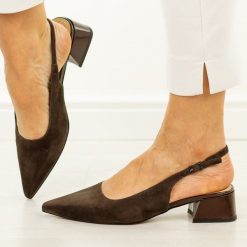 Czekoladowe skórzane czółenka damskie D&A 3047. Brązowe czółenka DiA, na lato, bez wzorów, z jeansu, eleganckie, bez obcasa, na obcasie, bez zapięcia. Za 349.00 zł.