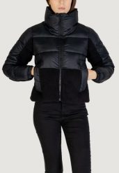 Kurtka puchowa Kobieta COLUMBIA Leadbetter Point™ II Sherpa Hybrid. Czarne kurtki Columbia, na zimę, m, bez wzorów, z materiału, bez kaptura. Za 597.99 zł.