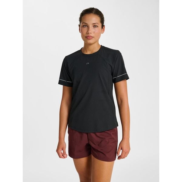 Koszulka damska Newline Beathe. Czarne t-shirty sportowe Newline, bez wzorów, bez ramiączek. Za 170.00 zł.