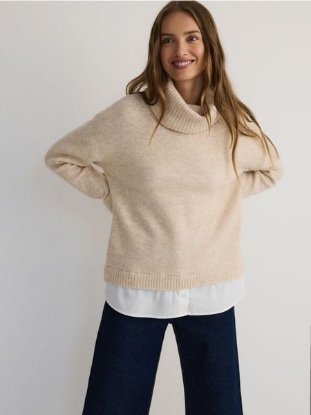 Sweter z golfem - beżowy. Brązowe swetry Reserved, l, bez wzorów, z dzianiny, bez ramiączek. W wyprzedaży za 49.99 zł.