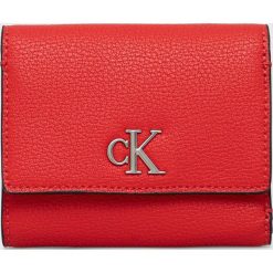 Calvin Klein Jeans portfel damski kolor czerwony. Czerwone portfele Calvin Klein Jeans, bez wzorów, z jeansu. Za 269.99 zł.
