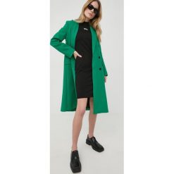 Karl Lagerfeld płaszcz 221W1501 damski kolor zielony przejściowy dwurzędowy. Zielone płaszcze KARL LAGERFELD, bez wzorów, klasyczne, bez kaptura. W wyprzedaży za 1,479.90 zł.
