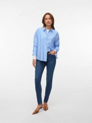 Vero Moda Koszula w kolorze błękitnym rozmiar: L. Niebieskie koszule Vero Moda, l, bez wzorów, bez kołnierzyka, bez ramiączek. Za 69.99 zł.