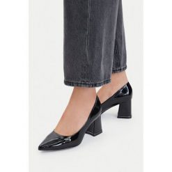 Czółenka JENNY. Czarne czółenka Jenny, bez wzorów, bez obcasa, bez zapięcia. Za 129.99 zł.