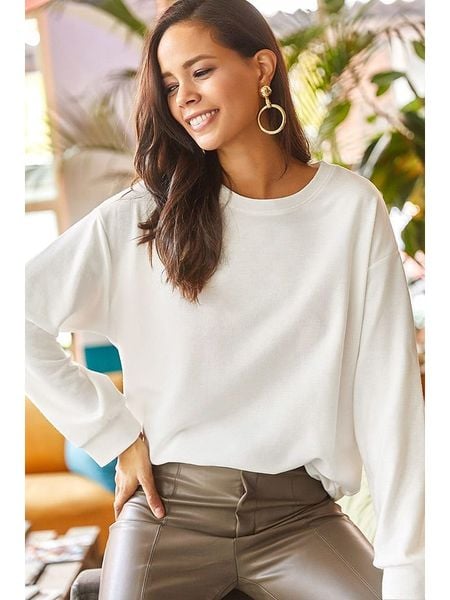 Olalook Bluza w kolorze białym rozmiar: M. Białe bluzy Olalook, m, bez wzorów, bez kaptura. Za 63.95 zł.