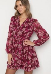 Bordowa Kopertowa Sukienka w Kwiaty z Bufiastymi Rękawami Zavea. Czerwone sukienki Born2be, na co dzień, l, bez wzorów, z poliesteru, eleganckie, bez kołnierzyka, bez ramiączek, mini, kopertowe. Za 149.99 zł.