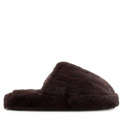 Kapcie DeeZee. Brązowe kapcie DeeZee, bez wzorów. Za 79.99 zł.