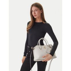 Torebka Guess. Brązowe torebki klasyczne Guess, z aplikacjami, bez dodatków. Za 584.99 zł.