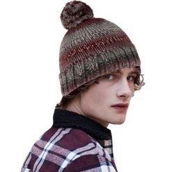 Damska Dzianinowa Czapka Frosty VI. Czarne czapki zimowe Regatta, bez wzorów, z dzianiny, eleganckie. Za 38.99 zł.