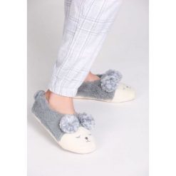 Szare Kapcie In A Bind. Kapcie marki Cropp. Za 49.99 zł.