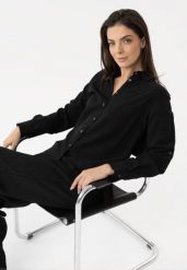 Czarna koszula z lyocellem K-AKRE. Czarne koszule Volcano, xl, bez wzorów, z lyocellu, klasyczne, bez kołnierzyka, bez ramiączek. Za 129.99 zł.